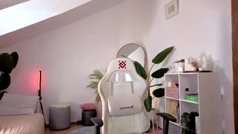 Your doll Lesli online show from September 10, 2025, 6:13 am