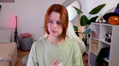 Your doll Lesli online show from October 23, 2025, 9:19 am