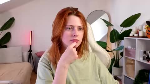 Your doll Lesli online show from October 24, 2025, 9:28 am