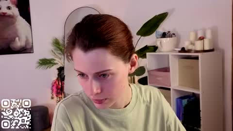 Your doll Lesli online show from April 18, 2026, 7:58 pm