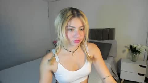 doll_oriana online show from September 25, 2025, 8:01 pm