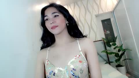Snapshot of dollinheat chatting on October 21, 2025, 6:08 pm Make me Happy online show from October 21, 2025, 6:08 pm