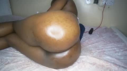 dollqueen_ online show from September 10, 2025, 12:38 pm