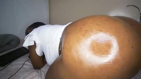 dollqueen_ online show from October 4, 2025, 11:30 am