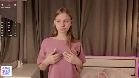 Emilia online show from October 25, 2025, 6:13 pm