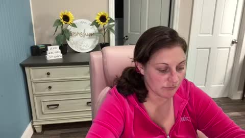 Snapshot of dollydimplez chatting on February 28, 2025, 1:47 am Dolly online show from February 28, 2025, 1:47 am