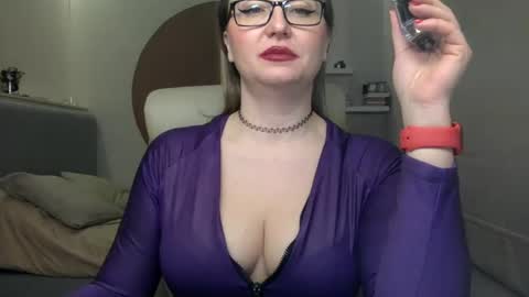 DOM MUMMY online show from January 26, 2025, 3:25 pm