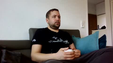 dombio_12 online show from February 23, 2025, 3:29 pm