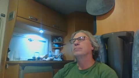 domiande online show from November 12, 2025, 8:52 pm
