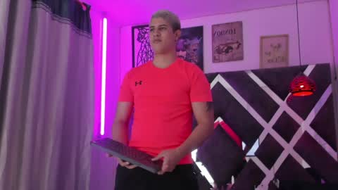 DOMI online show from April 10, 2026, 3:56 am