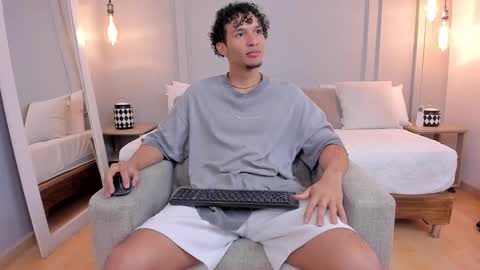 Dominick Star online show from October 31, 2025, 4:02 am