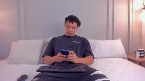 Dominick Star online show from December 4, 2025, 4:33 am