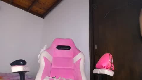 Snapshot of dominika_angel chatting on February 10, 2026, 2:26 am online show from February 10, 2026, 2:26 am