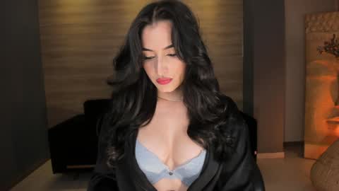 Dominique online show from January 13, 2025, 8:37 pm