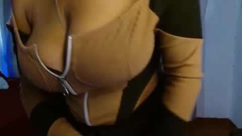  D O M I N K  online show from October 23, 2025, 7:34 pm