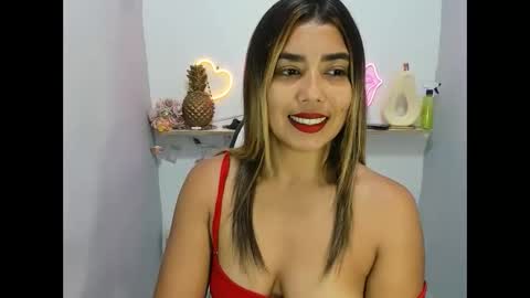 Snapshot of dona_tella chatting on April 14, 2026, 6:36 pm dona_tella online show from April 14, 2026, 6:36 pm
