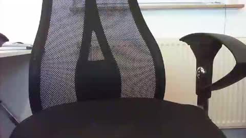 Donker85 online show from October 5, 2025, 8:40 pm