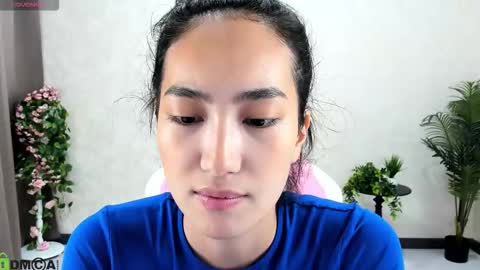 Aura online show from October 23, 2025, 2:44 am