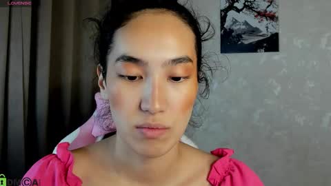 Aura online show from December 1, 2025, 3:55 am