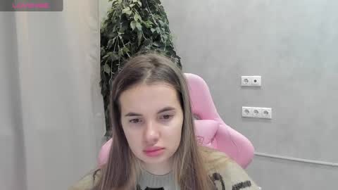 Snapshot of donnaaa_evans chatting on December 16, 2024, 12:04 am Donna On GMT2 Mon-Fri 3-9 AM online show from December 16, 2024, 12:04 am