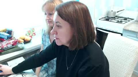 DonnaMagdalena online show from November 11, 2025, 8:25 am