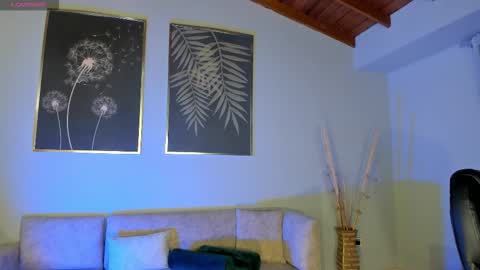  Donna Stonne  online show from September 21, 2025, 3:19 am