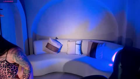  Donna Stonne  online show from September 27, 2025, 4:06 am