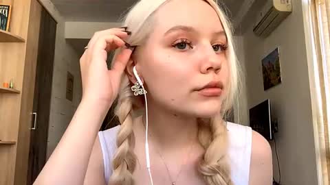 Snapshot of donnettakeblish chatting on October 17, 2025, 11:24 am Stella online show from October 17, 2025, 11:24 am