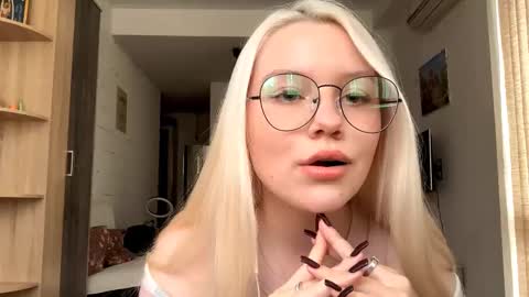 Snapshot of donnettakeblish chatting on October 19, 2025, 12:39 pm Stella online show from October 19, 2025, 12:39 pm