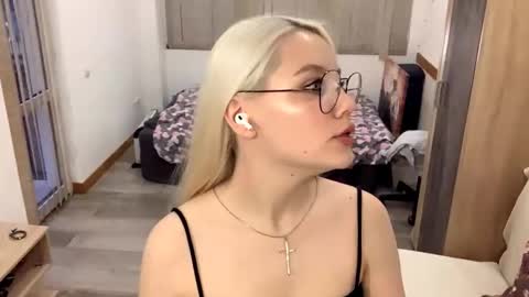 Snapshot of donnettakeblish chatting on November 1, 2025, 2:19 pm Stella online show from November 1, 2025, 2:19 pm