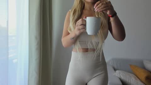 Donatella online show from December 5, 2024, 3:06 pm