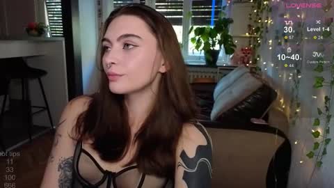 Alice online show from October 31, 2025, 1:23 pm