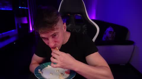 Dorian Reyes online show from September 14, 2025, 8:30 pm