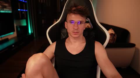 Dorian Reyes online show from September 17, 2025, 10:33 pm