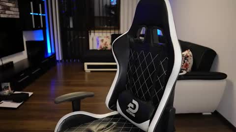 Dorian Reyes online show from September 21, 2025, 10:33 pm