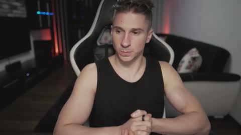 Dorian Reyes online show from November 21, 2025, 12:32 am