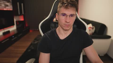 Dorian Reyes online show from December 3, 2025, 1:02 am