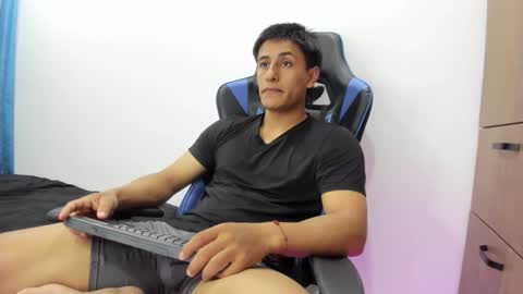 dorman_boy online show from November 7, 2025, 2:00 am