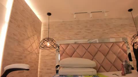  DOROTHY online show from February 22, 2025, 3:01 am