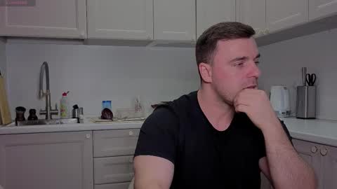 Snapshot of dosilasa chatting on December 2, 2025, 4:02 pm Sasha online show from December 2, 2025, 4:02 pm