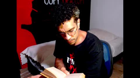 Snapshot of dostoyrodia_34 chatting on January 30, 2025, 12:07 am will online show from January 30, 2025, 12:07 am