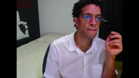 Snapshot of dostoyrodia_34 chatting on December 17, 2025, 3:23 am will online show from December 17, 2025, 3:23 am