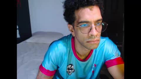 Snapshot of dostoyrodia_34 chatting on December 17, 2025, 10:49 pm will online show from December 17, 2025, 10:49 pm