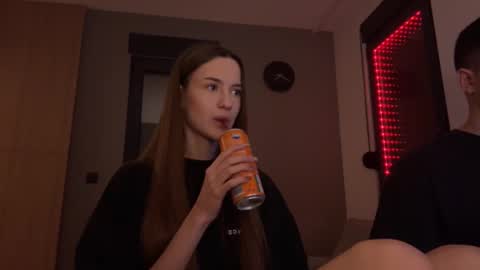 Alice and Mark online show from November 17, 2025, 10:15 pm