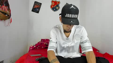 douglas_gallegos online show from February 26, 2025, 12:49 am