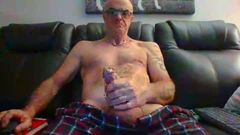 doum1122 online show from February 24, 2025, 2:51 am