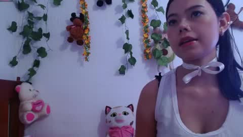 Snapshot of draculaura_x chatting on May 3, 2026, 10:16 pm Laura online show from May 3, 2026, 10:16 pm