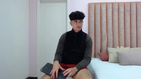 Snapshot of drakecollinss chatting on March 6, 2025, 1:05 am drakecollinss online show from March 6, 2025, 1:05 am