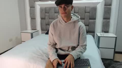 Snapshot of drakecollinss chatting on March 6, 2025, 9:31 pm drakecollinss online show from March 6, 2025, 9:31 pm