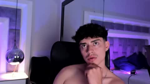 Snapshot of drakecollinss chatting on September 25, 2025, 11:41 pm drakecollinss online show from September 25, 2025, 11:41 pm